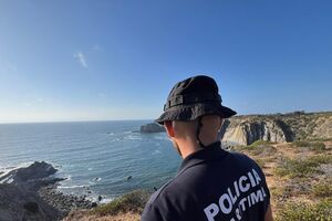 Retomadas buscas por pescador desaparecido na ponta da Atalaia em Aljezur