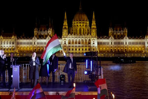 “Significa liberdade”: Húngaros esperam mudanças após derrota de Orbán 