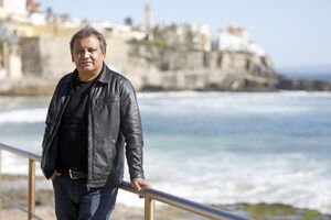Mário Jorge, de 64 anos, fotografado para a SÁBADO no Estoril, onde mora