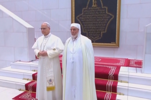 Papa Leão XIV visita Grande Mesquita de Argel no início da viagem a África 