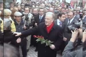 SÁBADO oferece esta quarta-feira biografia de Jorge Sampaio