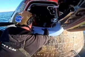 O momento emocionante em que foi aberta a cápsula Integrity e os astronautas foram vistos pela primeira vez