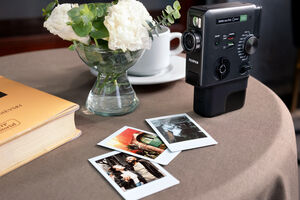 Fujifilm Instax Mini Evo Cinema (€379,99). À venda nas lojas físicas da marca e no site oficial (instax.com).  