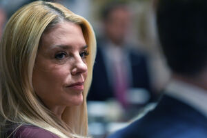 Pam Bondi falha depoimento no caso Epstein e arrisca pena de prisão