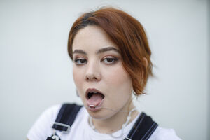 A cantora e compositora portuguesa é autora de canções como "Planeta", "Chamada não atendida" e "antes d'ela dizer que sim"