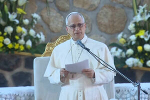 Papa Leão XIV critica: “Este mundo está a ser devastado por uma mão cheia de tiranos”