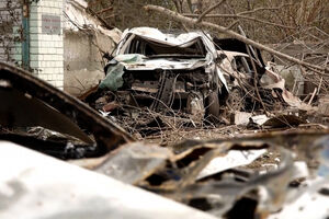 Imagens mostram zonas residenciais em Dnipro destruídas após ataques russos