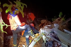 Queda de helicóptero faz oito mortos na Indonésia 