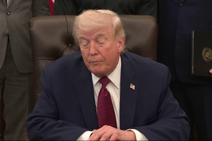 Trump mantém pressão sobre Irão, mas fala em avanços diplomáticos