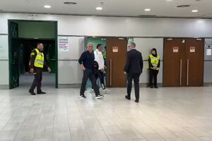 Mourinho responde aos insultos no Hall VIP de Alvalade: "O pessoal que estava aqui foi embora?"