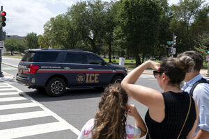 Polícia de imigração (ICE) nas ruas dos Estados Unidos 