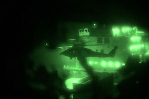 EUA divulgam imagens do momento em que capturam navio iraniano