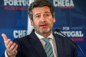 O presidente do Chega, André Ventura, fala em conferência de imprensa sobre a lei da nacionalidade
