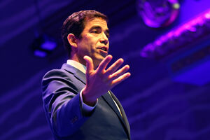 Leitão Amaro, que assumiu a tutela das migrações, tem um problemas para resolver nos vistos gold