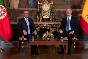 António José Seguro teve encontro com Felipe VI em Madrid seguido de almoço com a presença de Sánchez