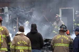 Mãe e seis filhos morrem em casa após explosão seguida de incêndio na Pensilvânia