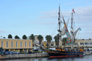 Único transatlântico à vela "Tres Hombres" no porto de Setúbal
