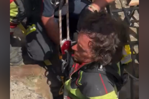 Criança de três anos resgatada com vida após cair em poço com 15 metros em Espanha 