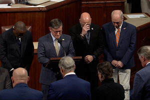 Câmara dos Representantes dos EUA faz minuto de silêncio em homenagem às oito crianças mortas em tiroteio no Louisiana 