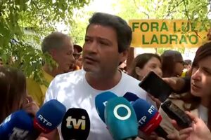 "Já temos cá corruptos a mais e não precisamos de mais um": Ventura critica visita de Lula da Silva a Portugal