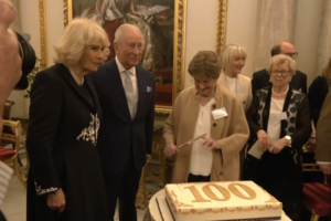 Realeza britânica assinala 100.º aniversário da rainha Isabel II no Palácio de Buckingham 