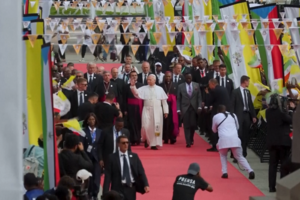Papa Leão XIV inaugura campus universitário e visita hospital psiquiátrico no seu primeiro dia na Guiné Equatorial 