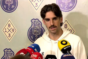 Trincão foi questionado sobre críticas de Farioli, abanou a cabeça e atirou: "Não falo sobre isso...»"