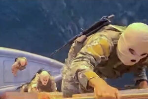 Imagens divulgadas pela Guarda Revolucionária iraniana mostram soldados a intercetarem navios no Estreito de Ormuz