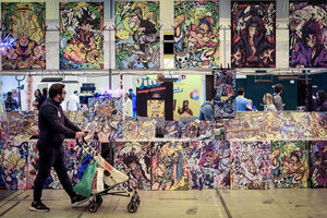 Banca com ilustrações de personagens de anime na Comic Con, em Santa Maria da Feira