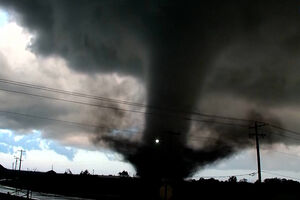 Imagens impressionantes mostram tornado a atingir o estado norte-americano do Oklahoma 