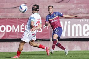 David Bruno do Torreense à direita