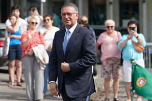 Seguro afirma que é preciso "cumprir Abril" na justiça social, dignidade do trabalho e verdade