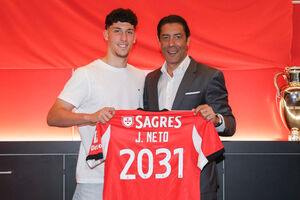 José Neto e Rui Costa na renovação de contrato