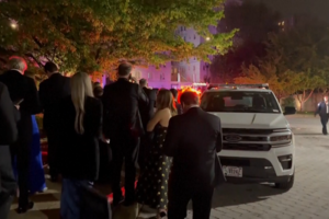 Caos durante evacuação do hotel onde decorria o jantar de correspondentes da Casa Branca 