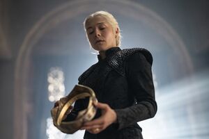 A atriz Emma D'Arcy volta a interpretar a personagem Rhaenyra Targaryen nesta nova temporada