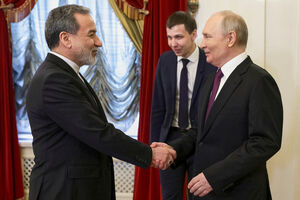Vladimir Putin e Abbas Araghchi
