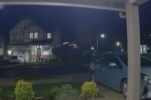 Camião ‘voa’ contra moradia nos EUA. Casal e três filhos estavam em casa 