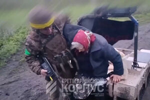  Idosa resgatada de zona de combate por veículo robotizado na Ucrânia