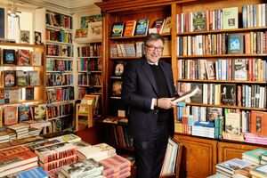 Nicky Dunne comissaria biliotecas à medida que podem custar milhões