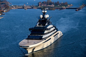 Superiate "Nord" navega no mar após cruzar o Estreito de Ormuz