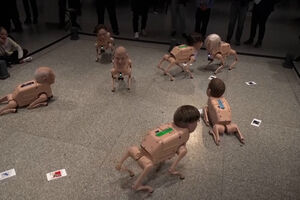 Instalação com cães robôs com os rostos de Musk, Zuckerberg e Bezos tornou-se viral. O artista explica a obra