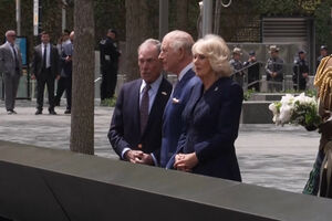 Rei Carlos III presta homenagem às vítimas do 11 de Setembro em Nova Iorque 
