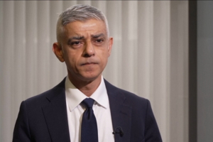 "Estou zangado, chocado e enojado.”: presidente da Câmara de Londres reage a ataque com faca contra dois homens judeus