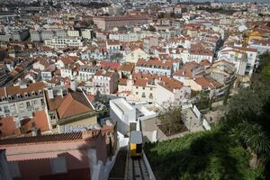 Lisboa: Funicular da Graça volta a funcionar com prioridade a portadores do passe navegante
