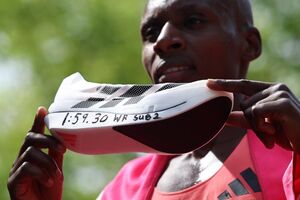 Sabastian Sawe mostra nas Adidas Pro Evo 3 o impressionante tempo que fez em Londres 