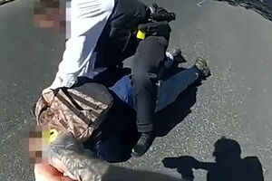 Imagens de ‘bodycam’ mostram momento em que suspeito de esfaquear dois homens judeus em Londres é imobilizado  