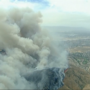 Imagens aéreas mostram incêndio de rápida propagação no sul da Califórnia