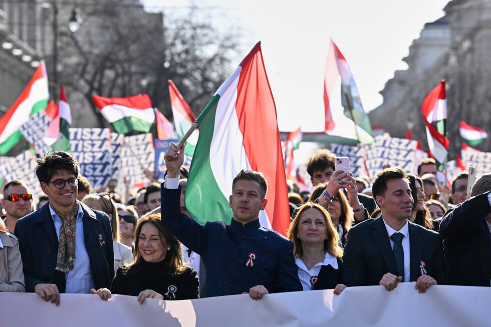 Péter Magyar lidera o partido de centro-direita Tisza e quer derrotar Viktor Orban nas urnas no próximo dia 12