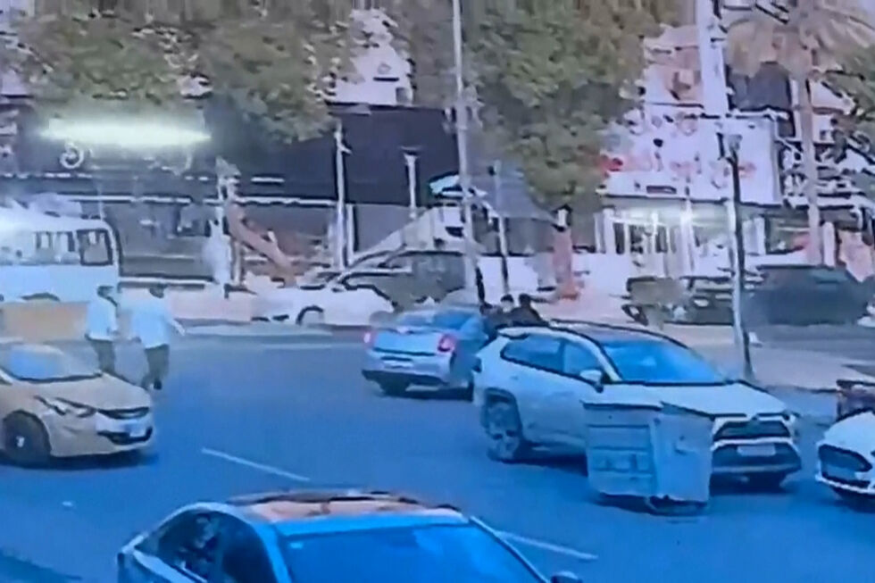 Imagens de videovigilância mostram momento em que jornalista americana é raptada no Iraque