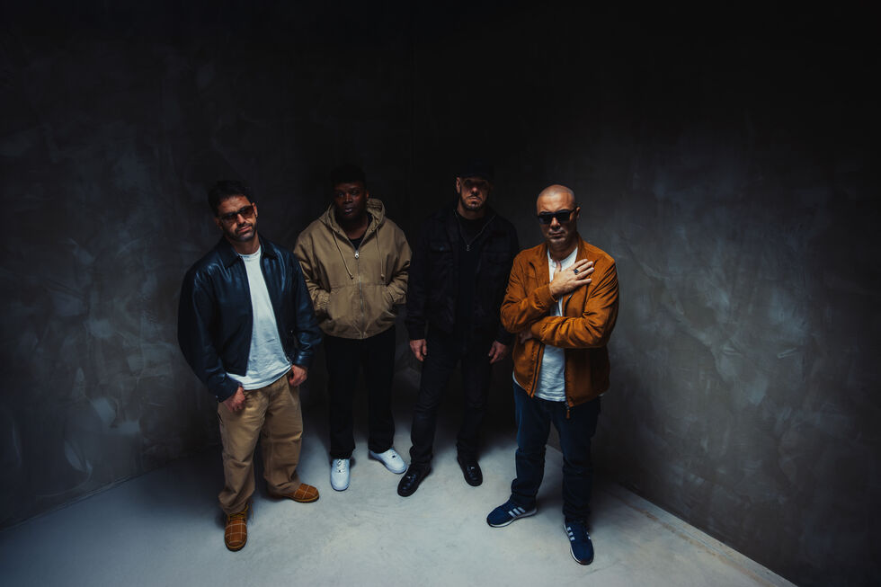 Da esquerda para a direita: Regula, Valete, Sam The Kid e Xeg, "Os Mais Pesados da Capital"